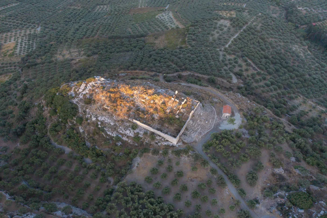 Castel del Corner between Katalagari and Peza in Heraklion Crete