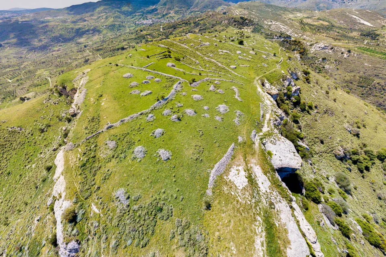 Ancient Rizinia, near Prinias