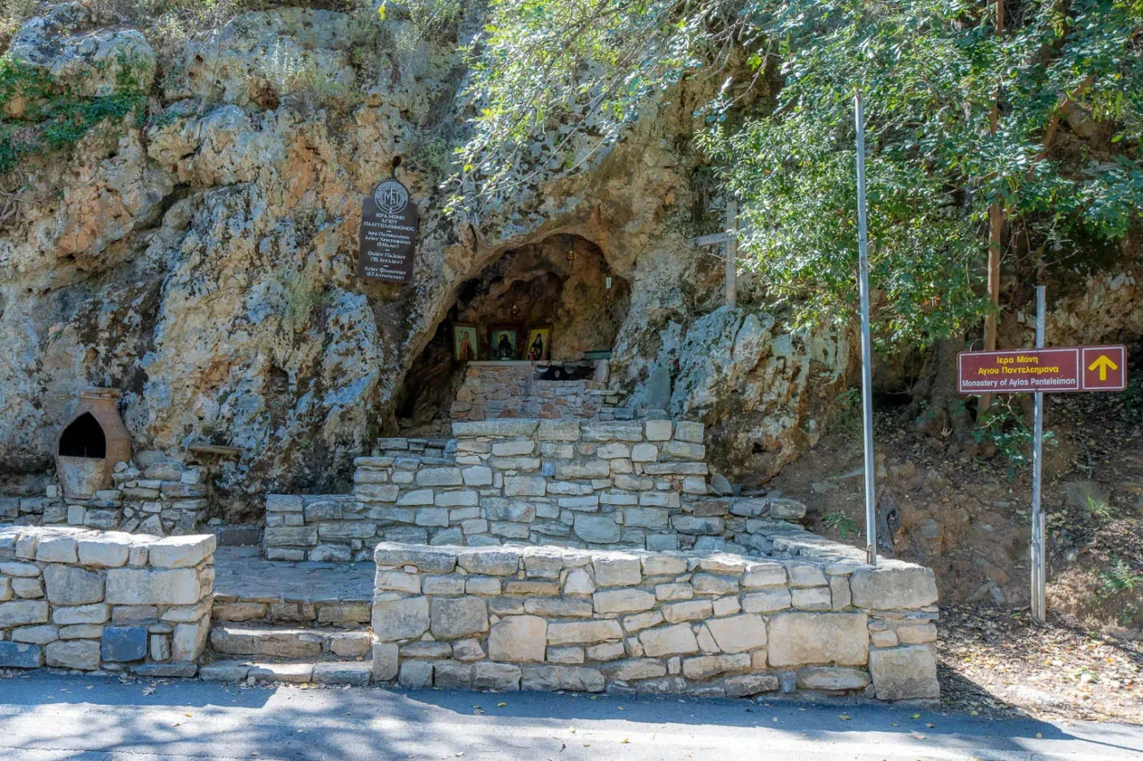 Before the entrance of Agios Panteleimon in Fodele nea Heraklion