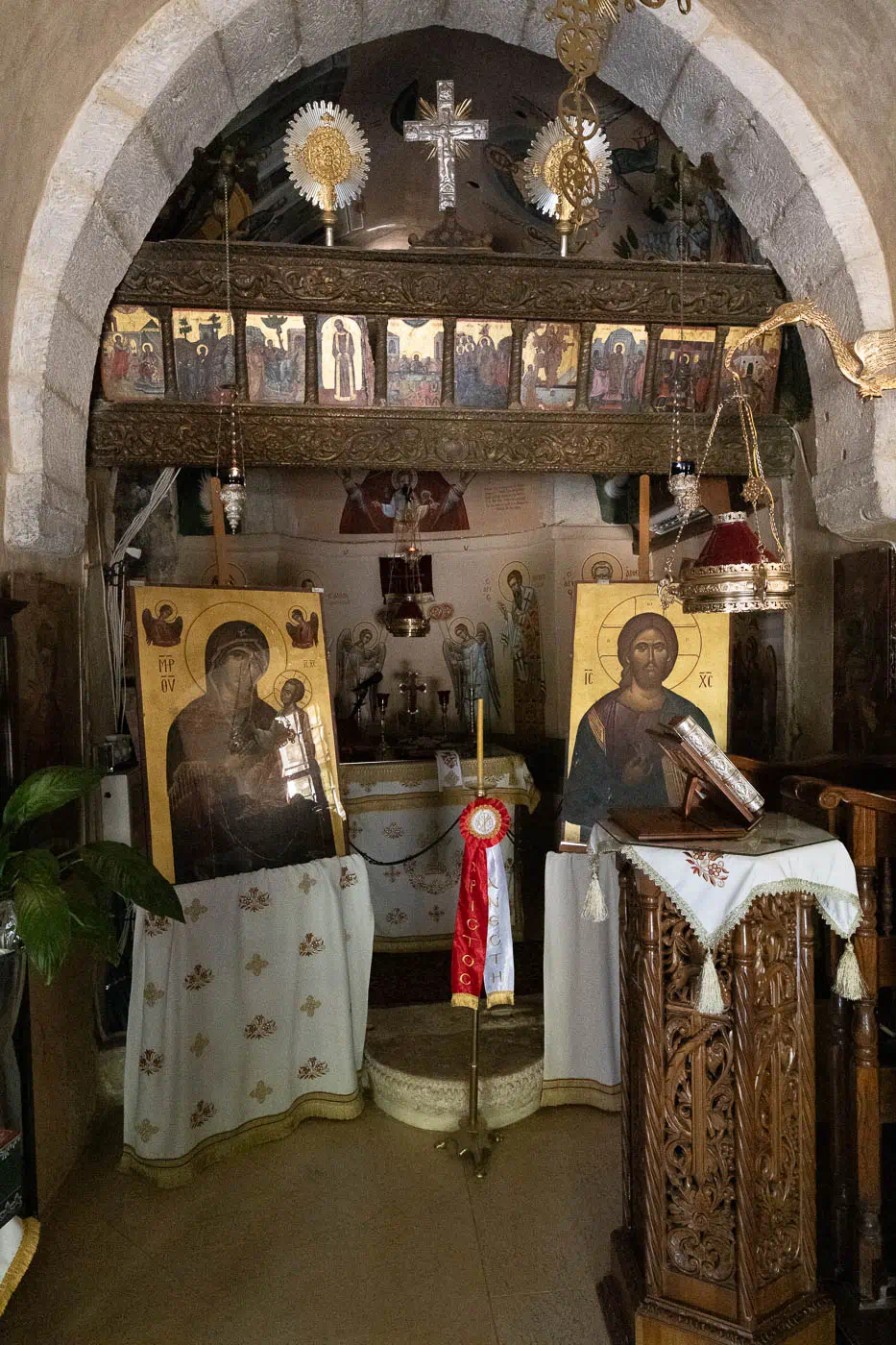 Inside Agios Panteleimon in Fodele nea Heraklion