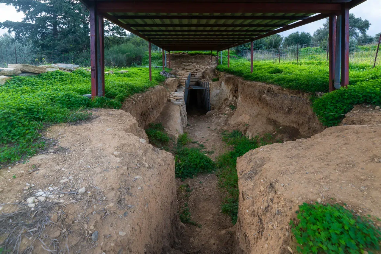 Margarites Late Minoan tholos tomb near Perama in north Crete