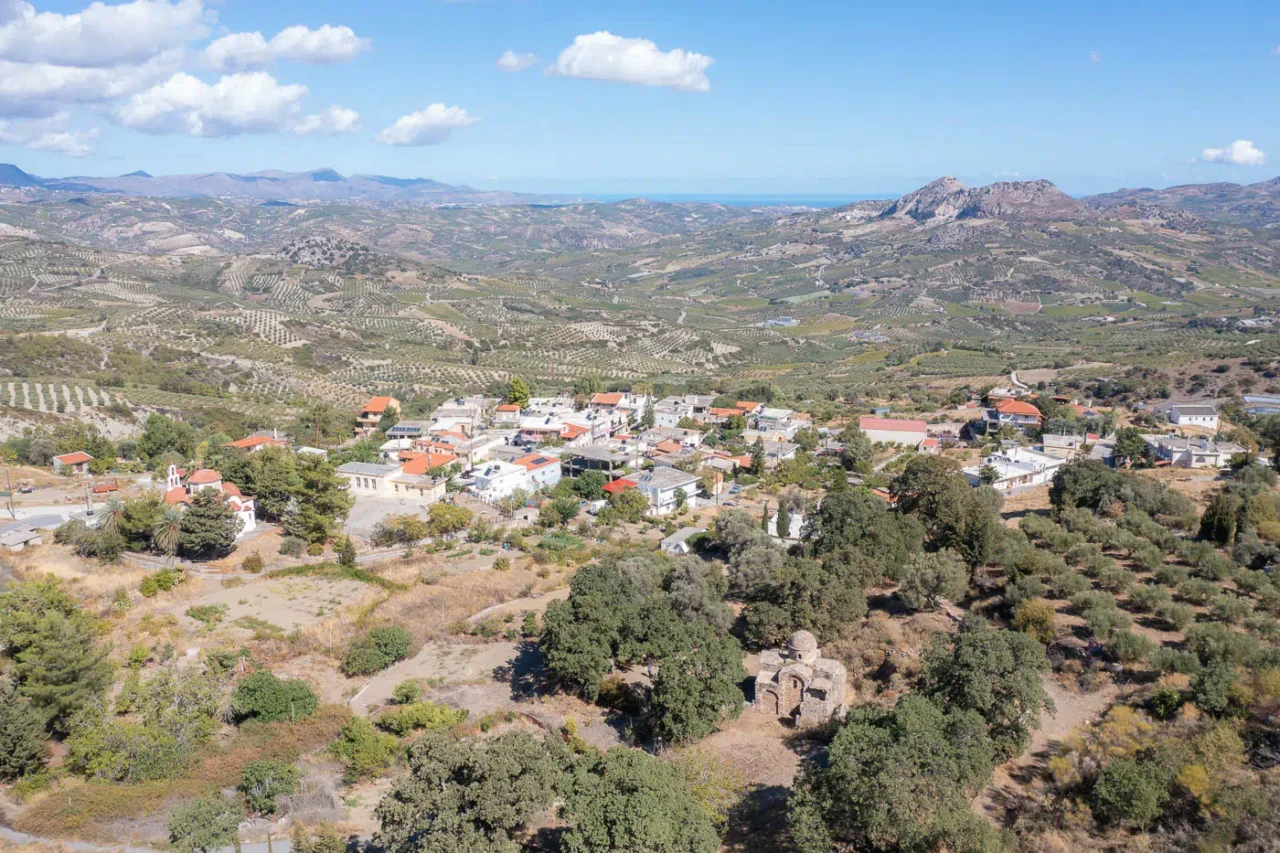 Roukani settlement in Heraklion, Agios Ioannis Rigolofos at the bottom