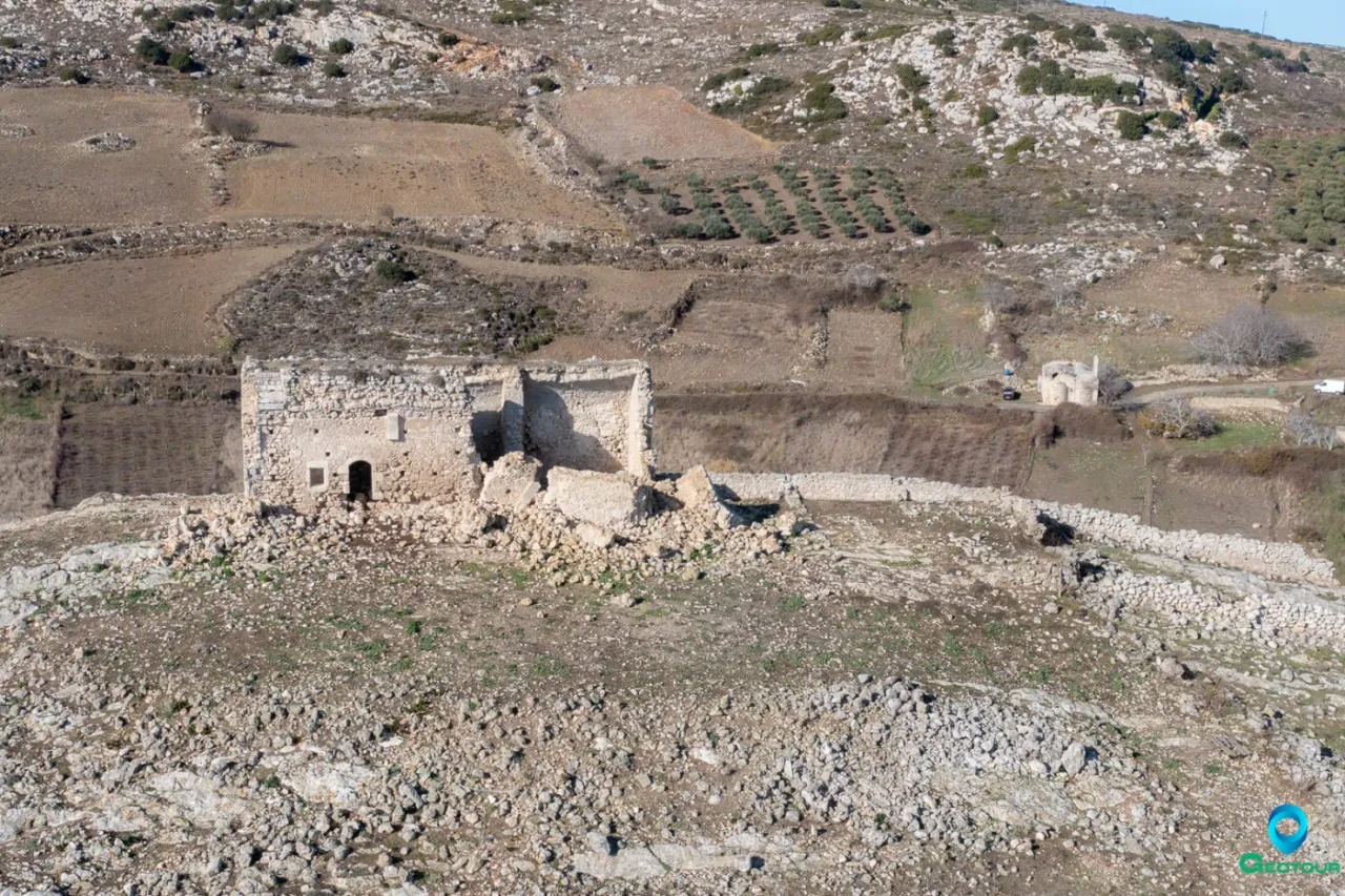 Tholoi fortress and Agioi Apostoloi church near Alagni