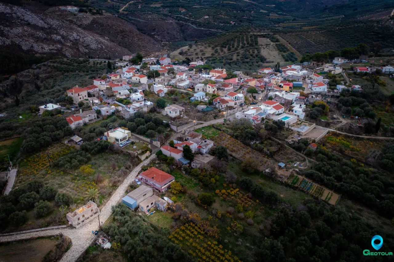 Kainourgio Chorio, Chersonissos