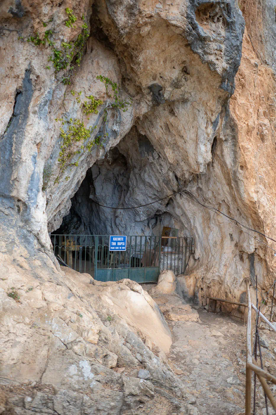 The entrance of Agia Fotini cave above Mochos