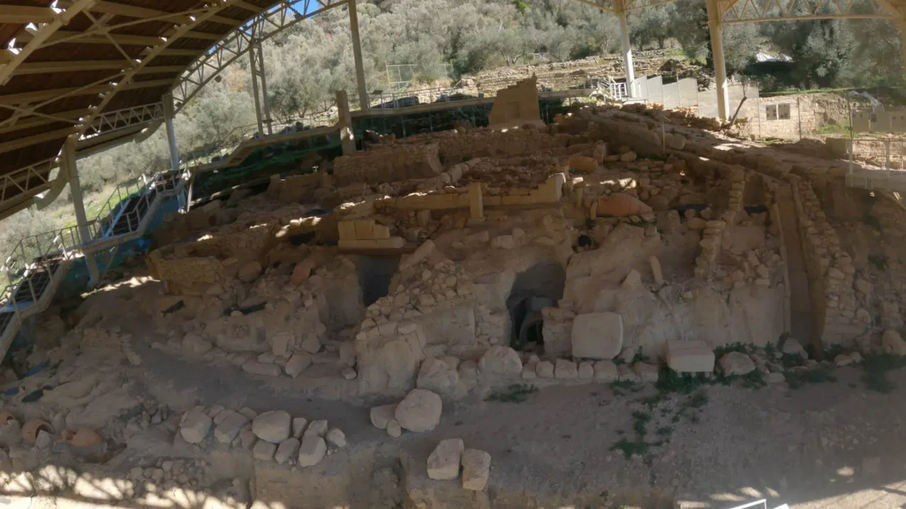 The Orthi Petra Necropolis at Eleutherna