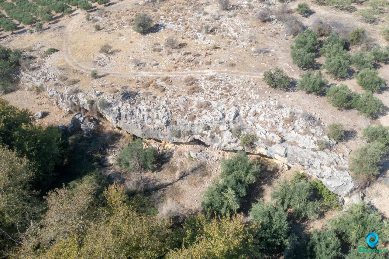 Siderospilia near Roufas