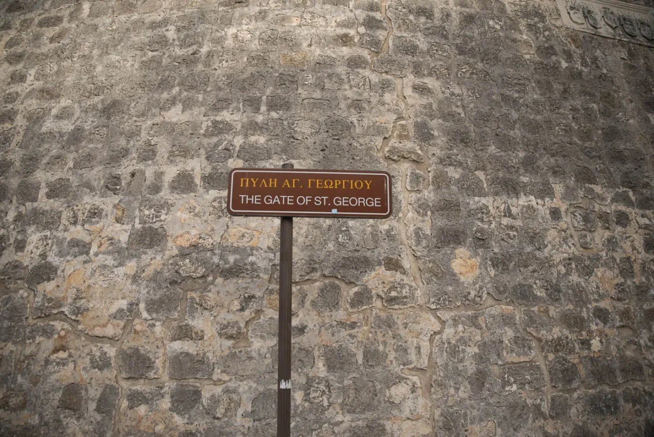 Agios Georgios (St. George) Gate, modern sign next to the gate in Heraklion