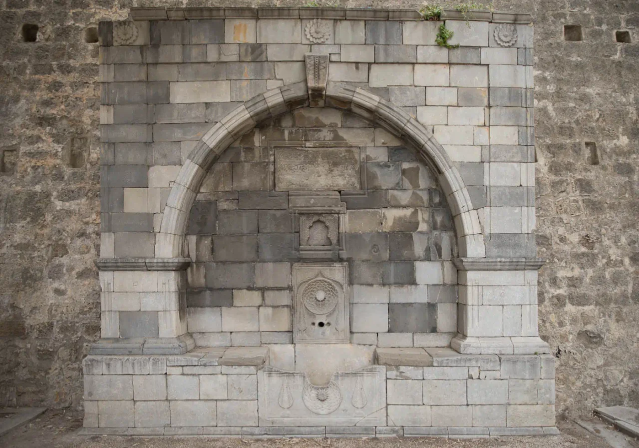 Haniali fountain, the Ottoman fountain next to Agios Georgios gate