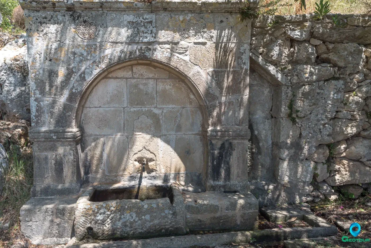 The second fountain in Voila